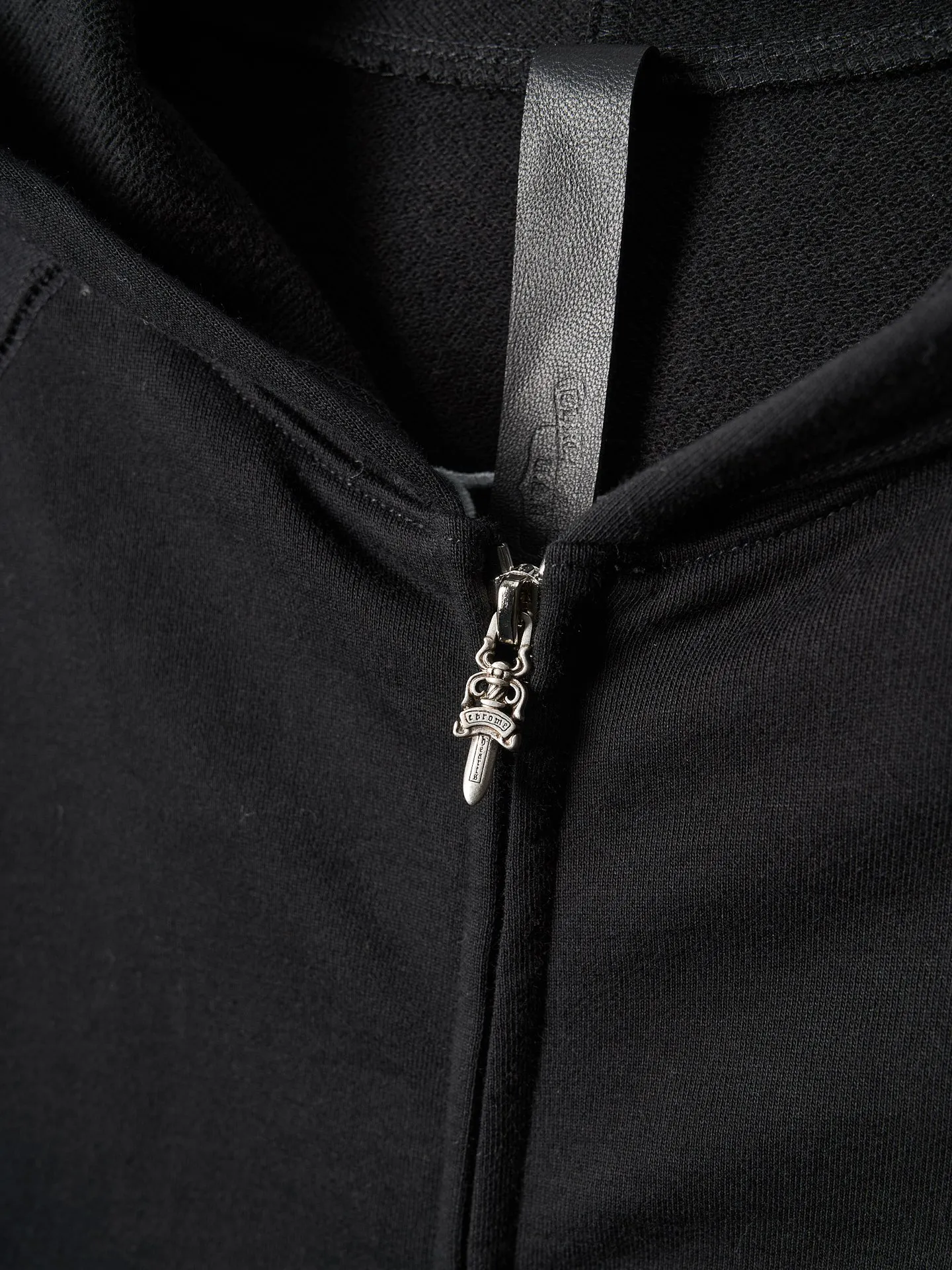 P480 Actual hanging auction】Chrome Hearts/Chrome Hearts ch solid color embroidered letter hooded sweatshirt [Ready stock] S M L genuine 22939 purchased and developed, 420 grams of 100% cotton combed cotton fabric, 440 grams 1*1 matching high-end fashion brand rib, fabric enzyme wash, imported embroidery, customized 1:1 leather strips, customized 1:1 nameplate, customized 1:1 zipper, customized 1:1 trademark, loose version
